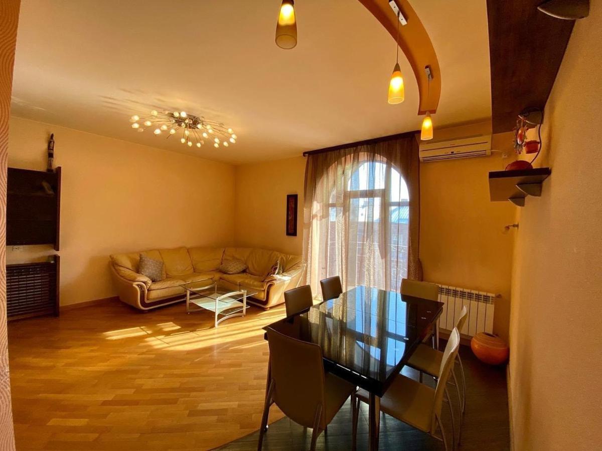City Center Cute Flat 3 Rooms Erevan Exterior foto